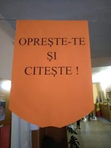 Opreşte-te şi citeşte!