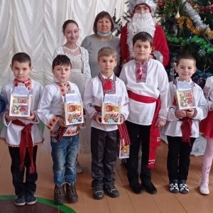 FELICITĂRI CU SĂRBĂTORILE DE IARNĂ din partea elevilor claselor a II,IV-a…